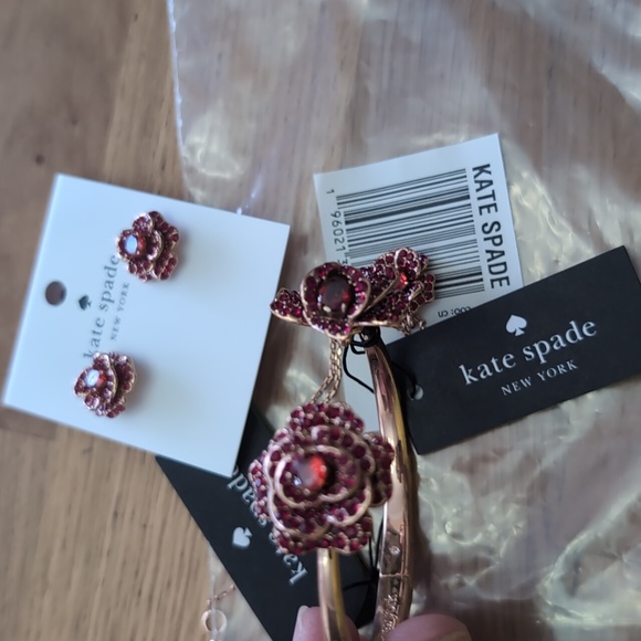 Kate Spade - Scarlet Blooms Set - Pendant, Earrings, & Bracelet - Picture 3 of 6